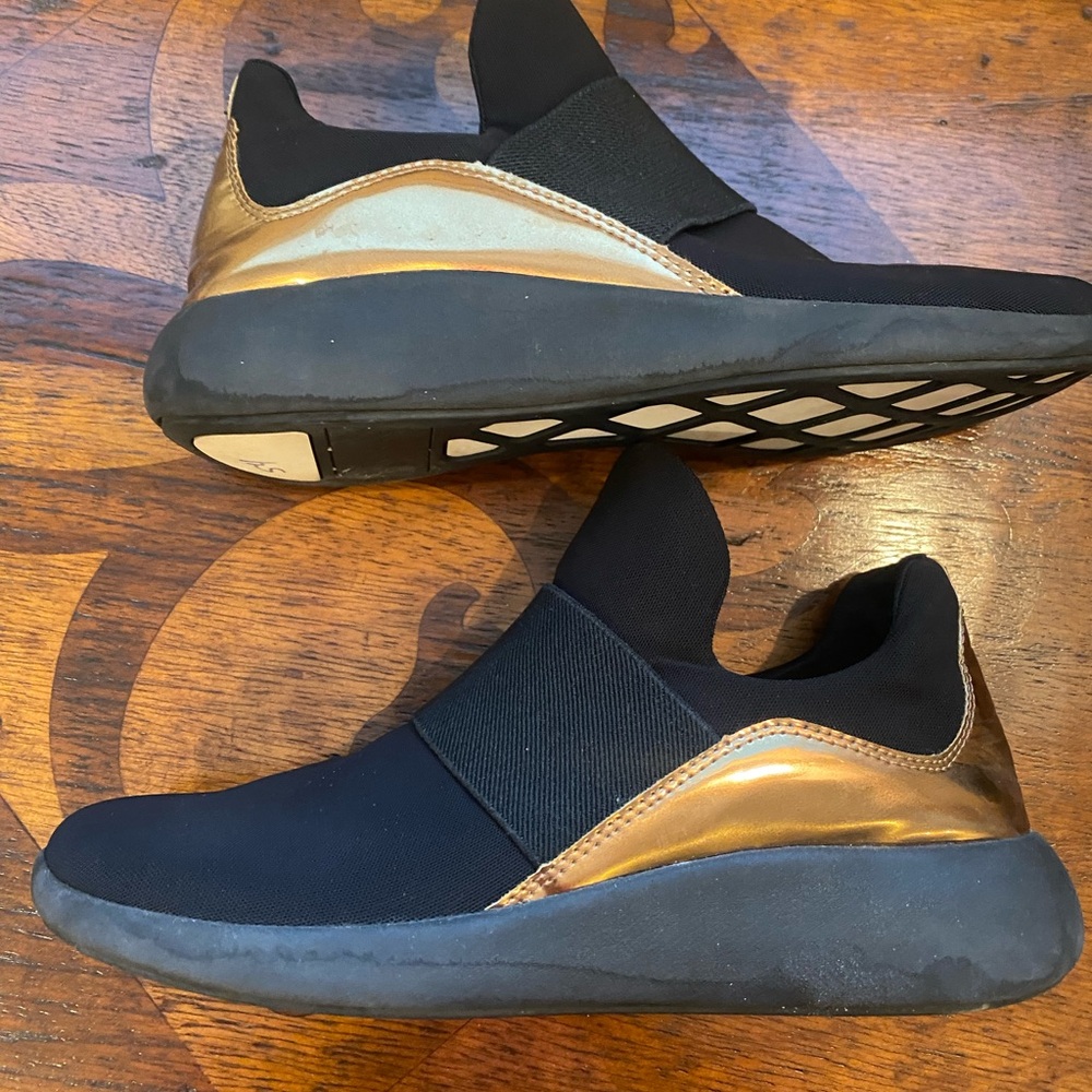 Donna Karan Black and Gold Womens Sneakers Size 6.5
